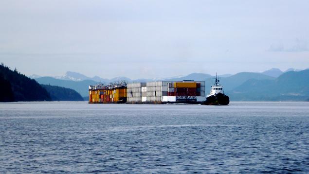 Photo courtoisie de Valerie Arntzen Tug and barge